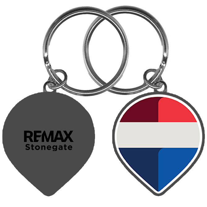 Heart-shaped keychain with REMAX Stonegate logo and Dutch flag design.