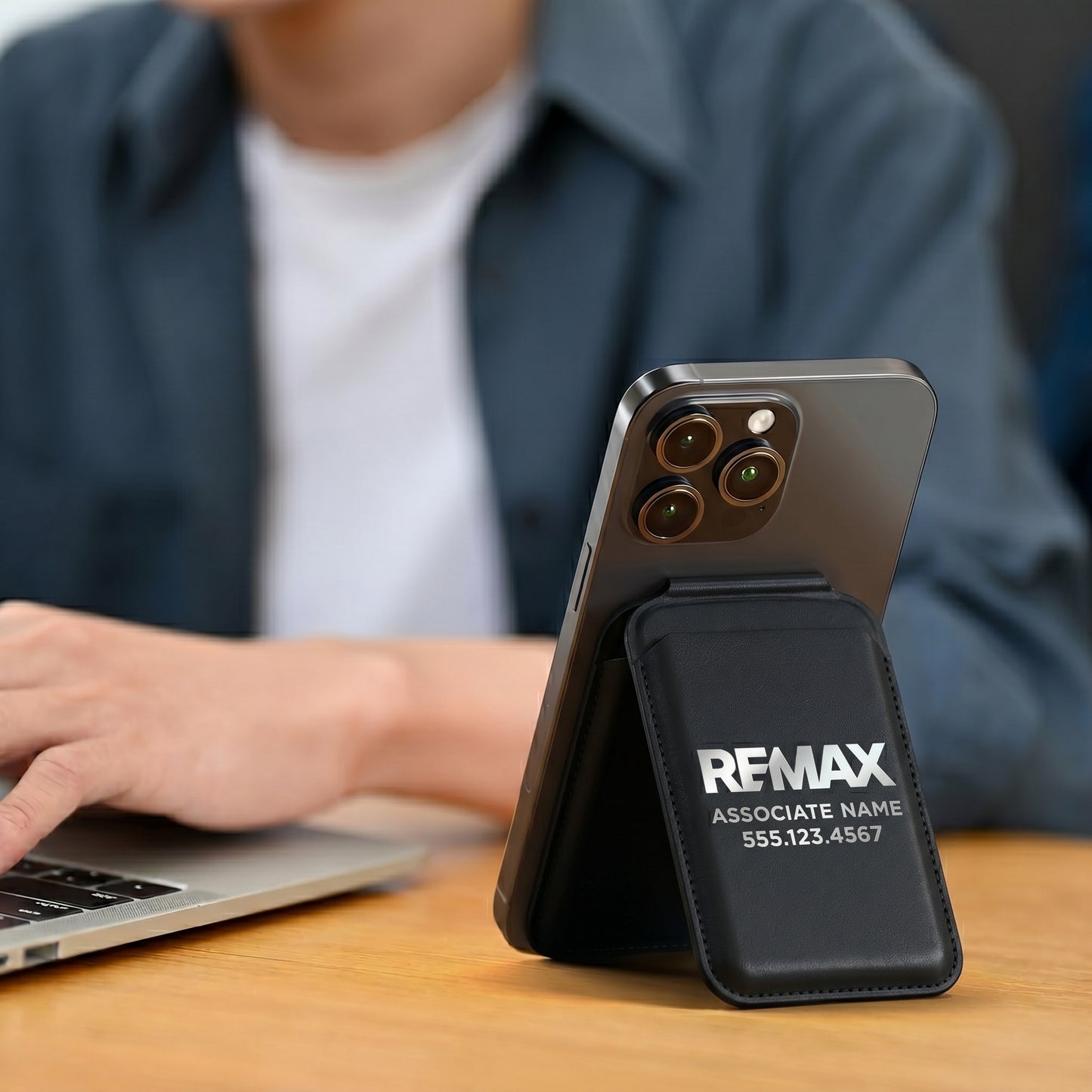 SATECHI® Magnetic Wallet Stand - Custom Branded